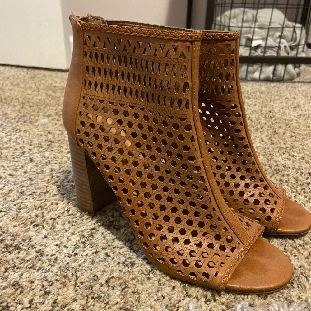 Report Peep-Toe Heels
